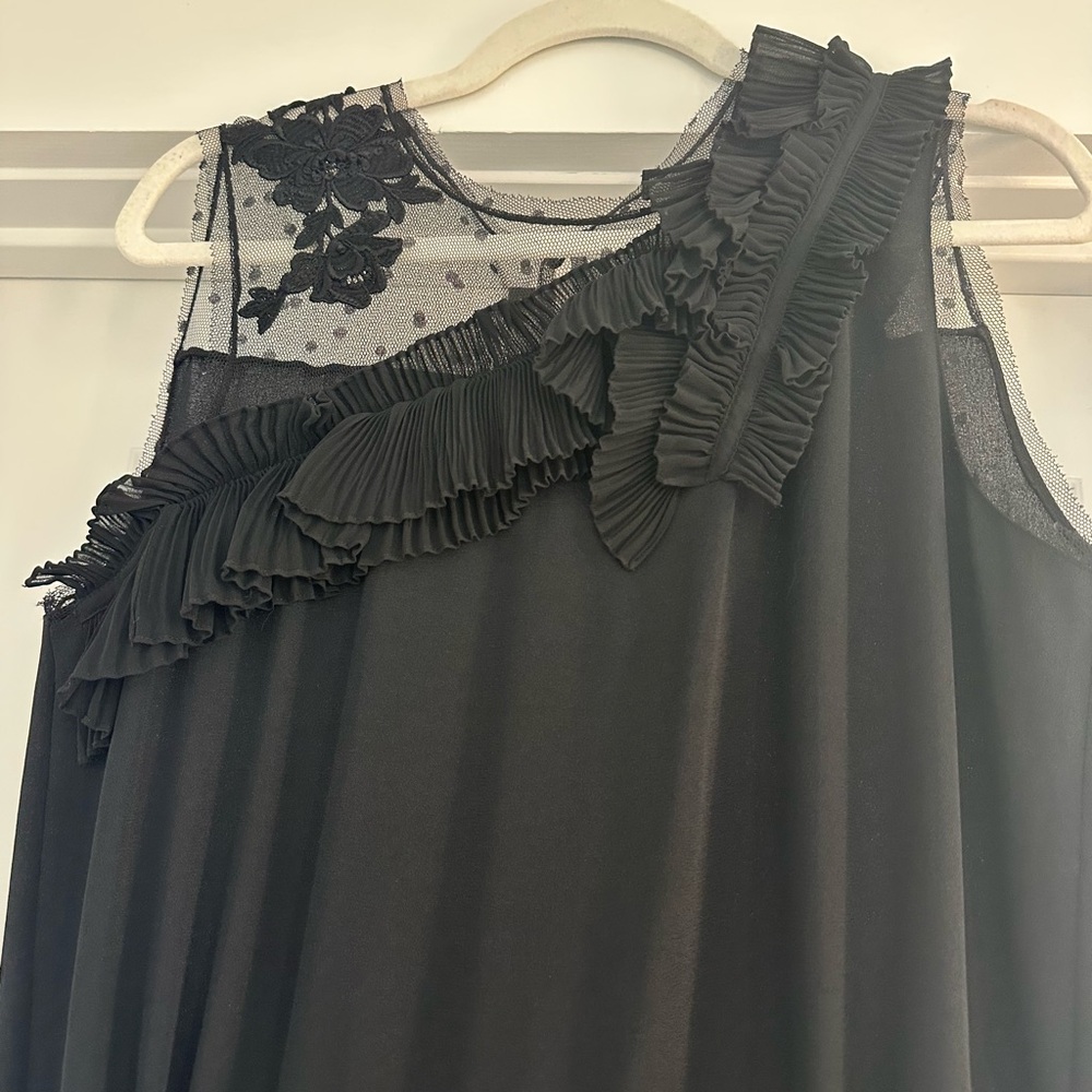BCBGMaxAzria Elegant Black Ruffled Cocktail Dress with Lace, Sleeveless, Size M
